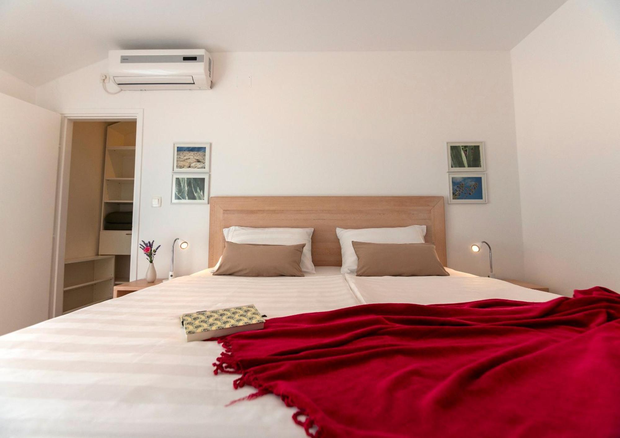 Apartament Haus Helga Rab Town Zewnętrze zdjęcie