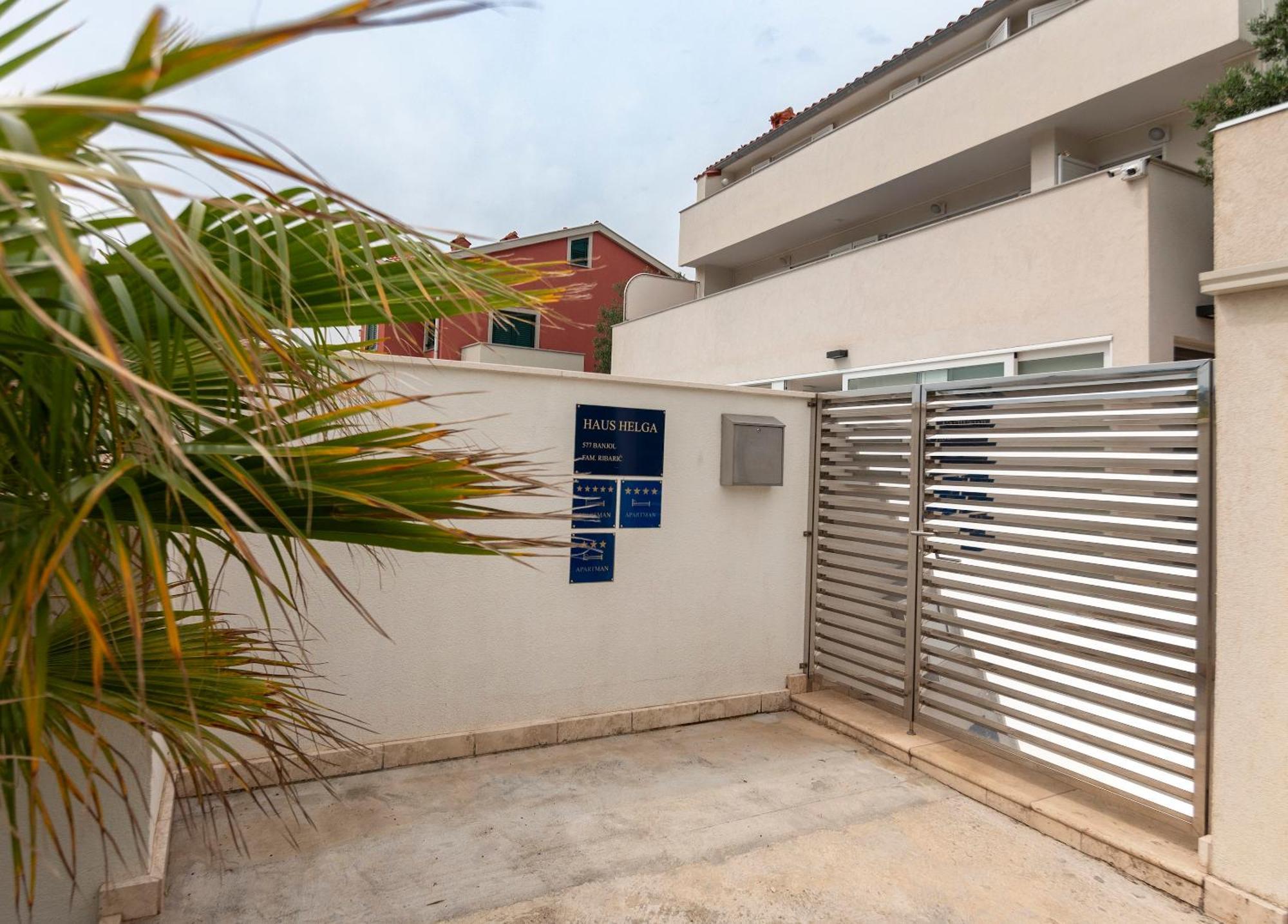 Apartament Haus Helga Rab Town Zewnętrze zdjęcie