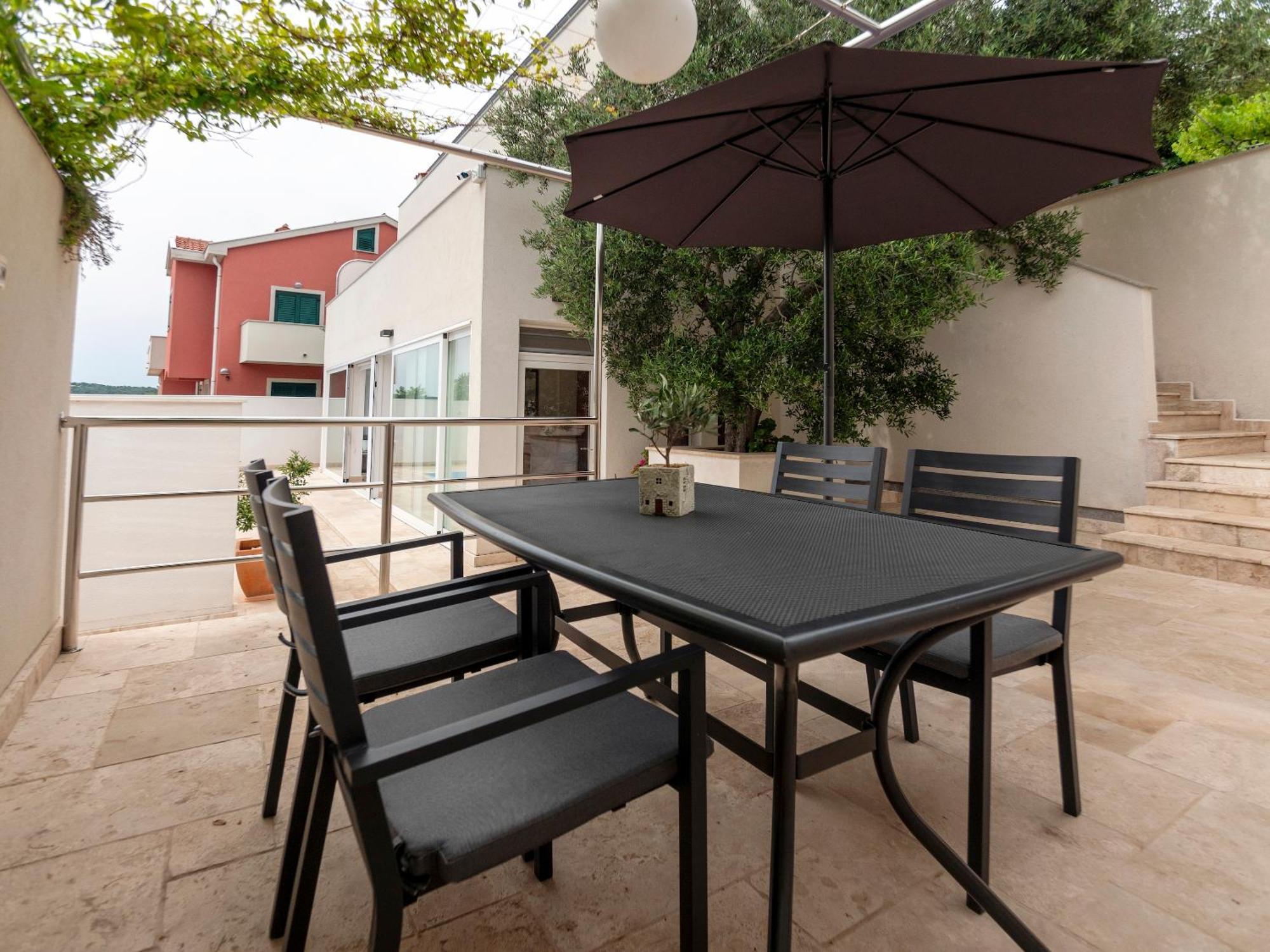 Apartament Haus Helga Rab Town Zewnętrze zdjęcie