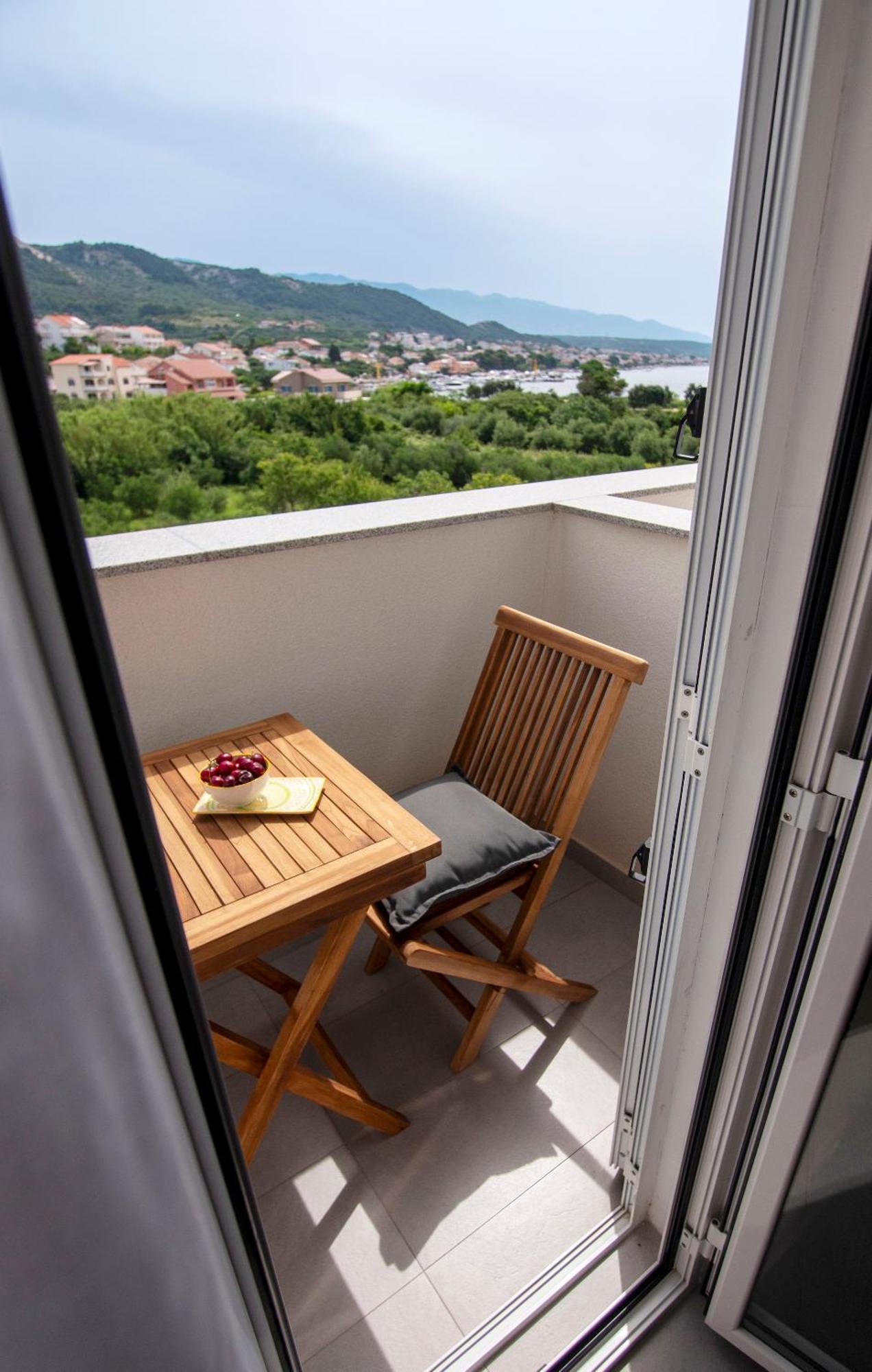 Apartament Haus Helga Rab Town Zewnętrze zdjęcie