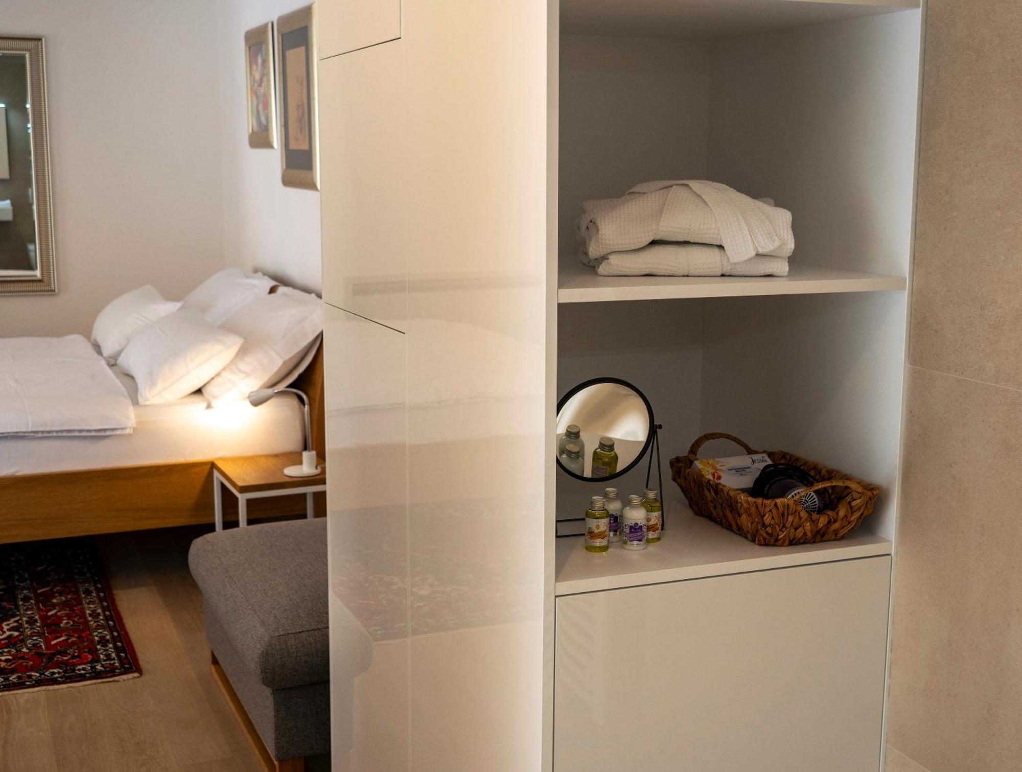 Apartament Haus Helga Rab Town Zewnętrze zdjęcie